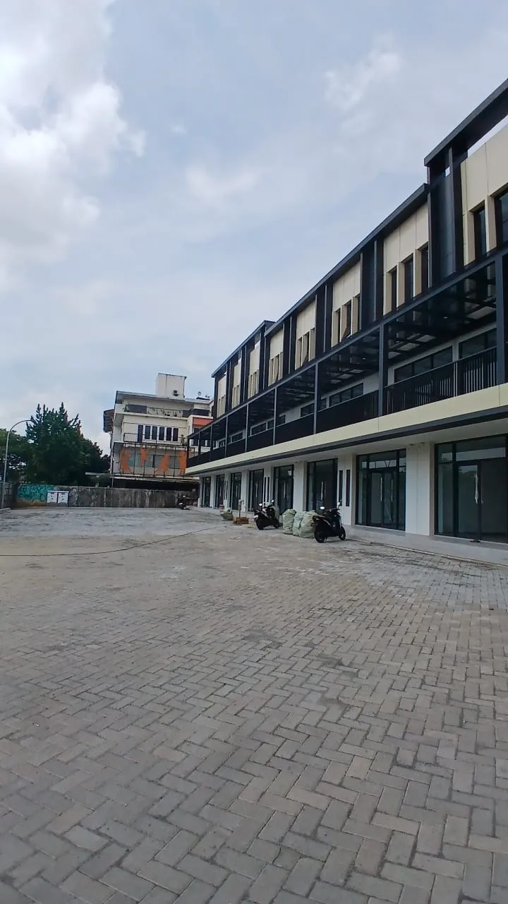 Ruko baru 3 Lantai lokasi strategis di Botanica Avenue Bintaro