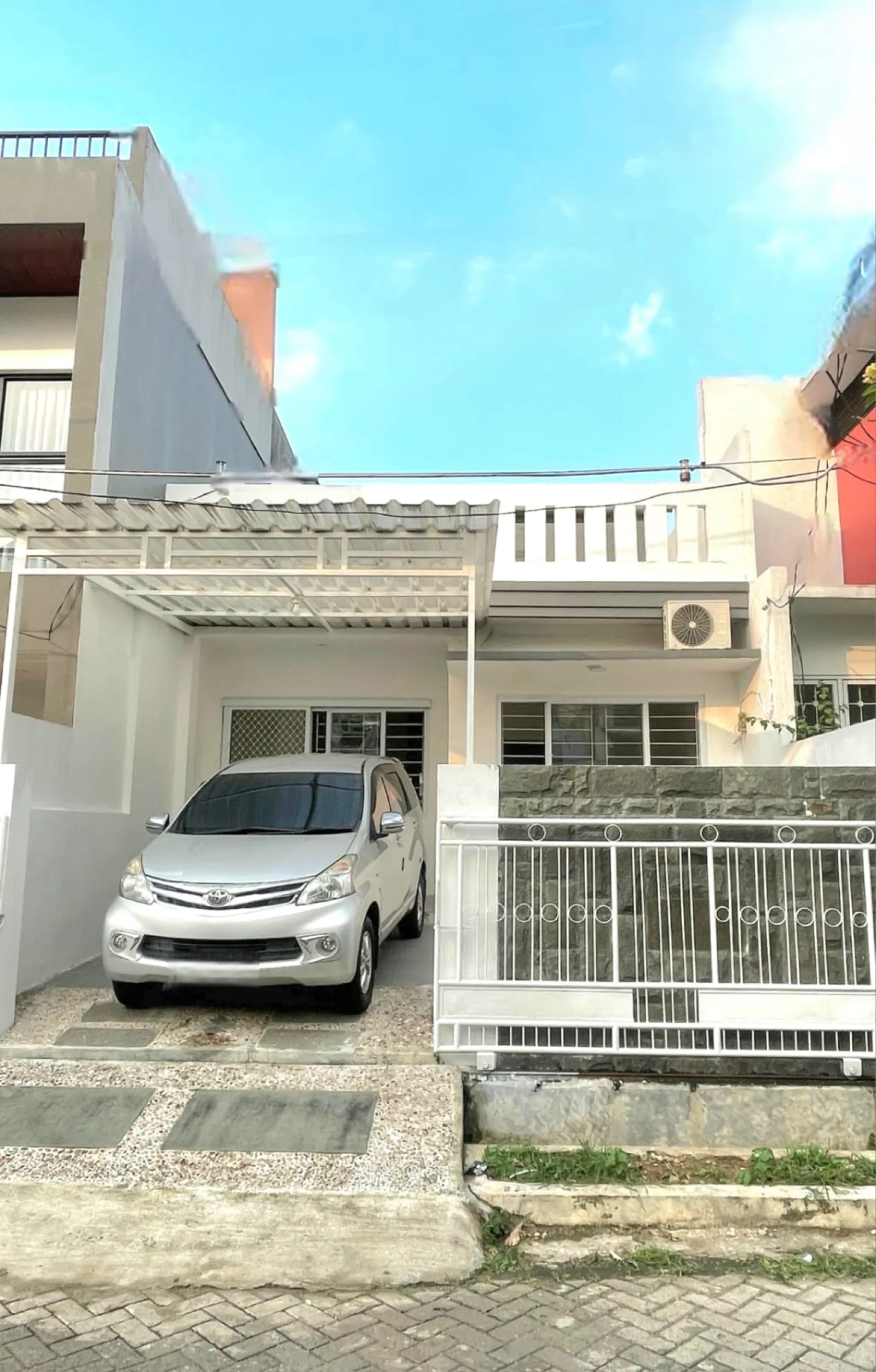 Rumah Dijual di Puyuh Barat, 2 Lantai Nyaman Siap Huni SHM