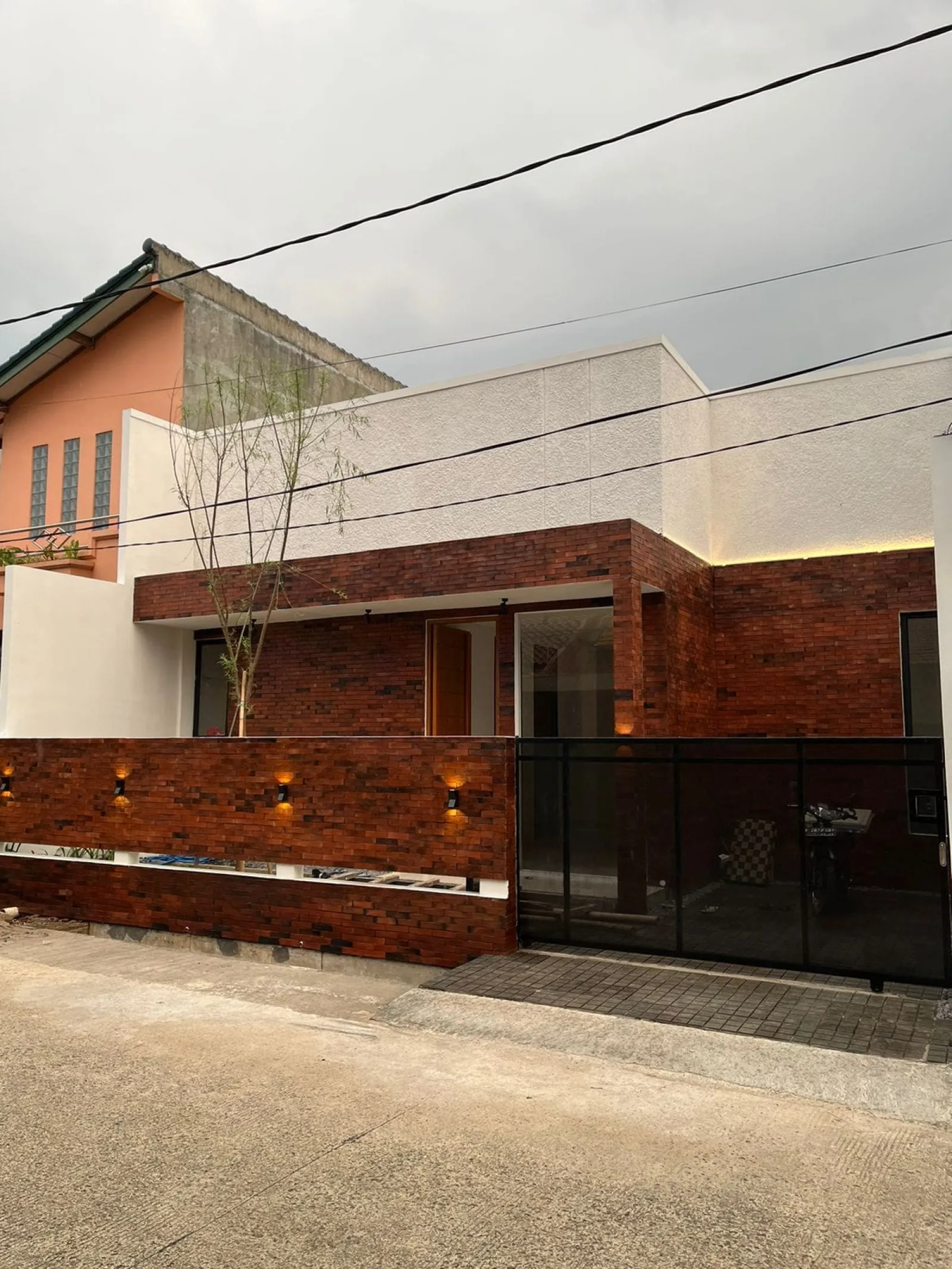Rumah Dijual di Villa Bintaro Indah, 1,5 Lantai dengan SHM