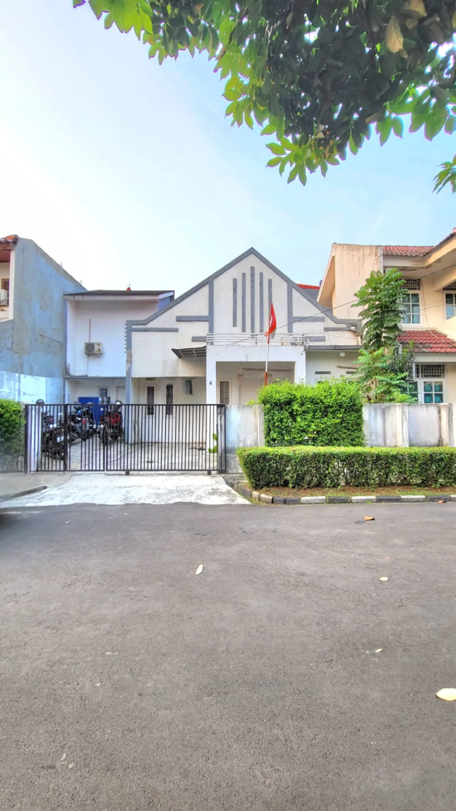 Rumah Dijual di Rajawali, Bintaro dengan 3+1 Kamar dan SHM