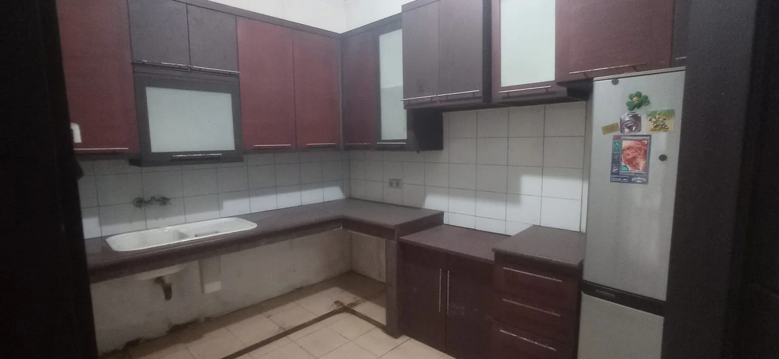 Rumah Dijual di Bintaro Sektor 9, 2 Lantai dengan 5 Kamar Tidur dan SHM