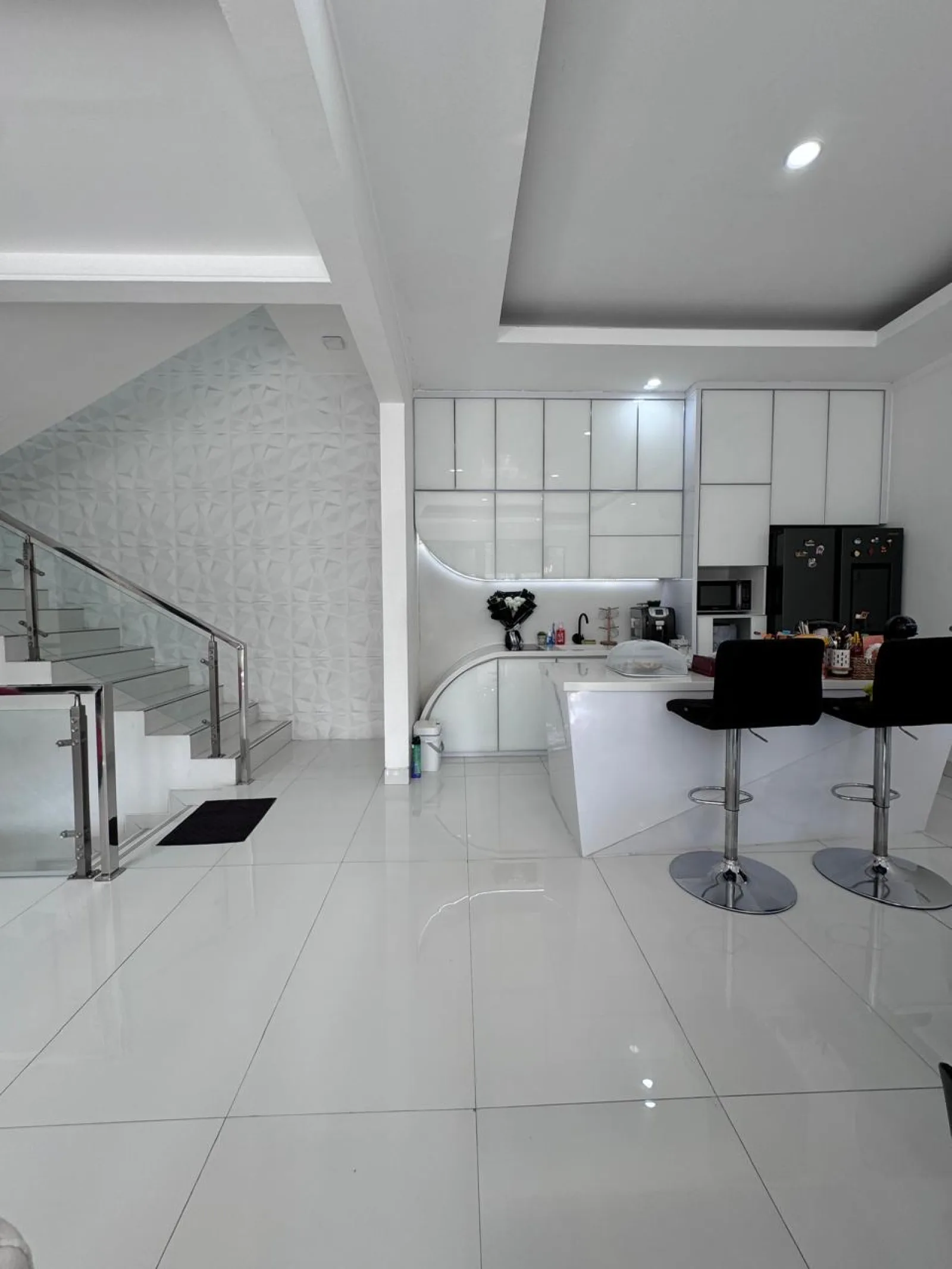 Rumah Mewah Dijual di Bintaro Sektor 7, Dilengkapi Private Swimming Pool