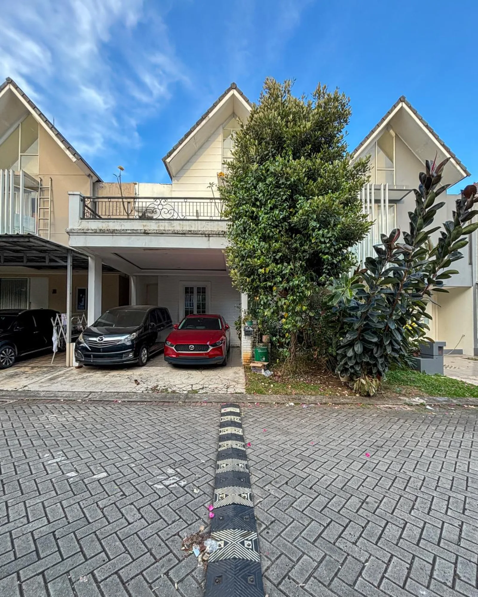 Rumah Dijual di Discovery Eola Bintaro, 2 Lantai Siap Huni dengan SHM