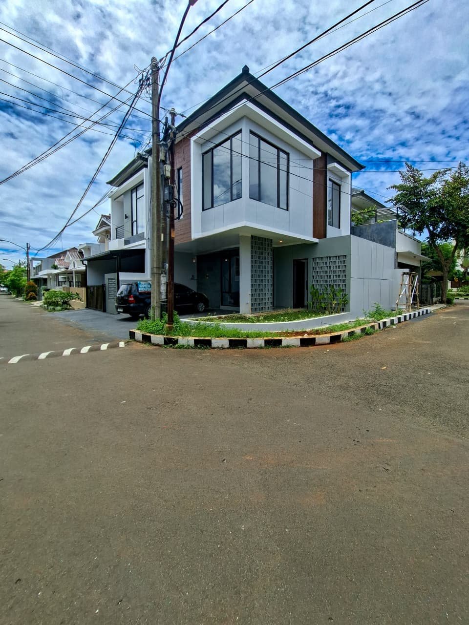 Dijual Rumah 2 Lantai di Cluster Kucica Bintaro Sektor 9 (SHM)