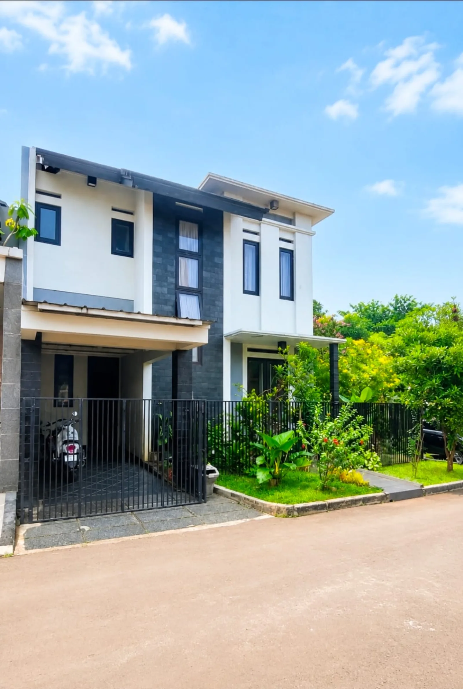 Dijual Rumah Siap Huni Lokasi Strategis di Pisok Bintaro Sektor 5