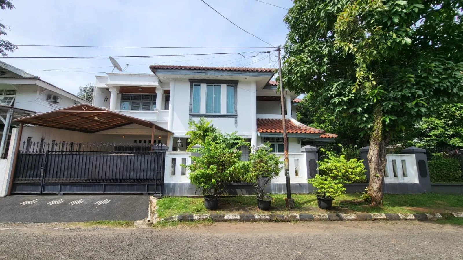 Dijual Rumah lokasi strategis di Menteng Bintaro