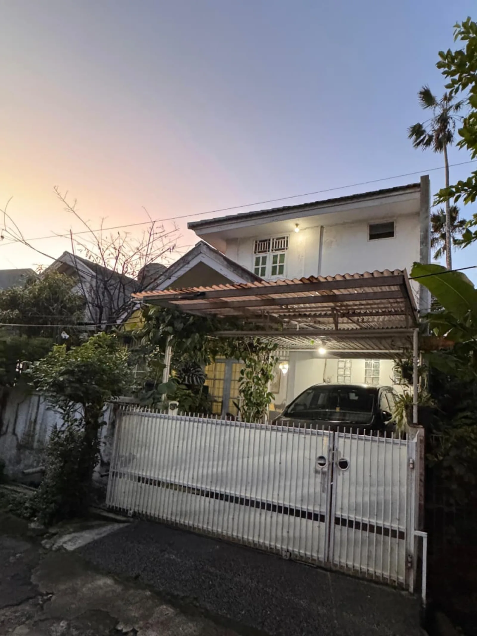 Rumah Dijual di Bintaro Sektor 5, 2 Lantai Nyaman Hadap Selatan SHM