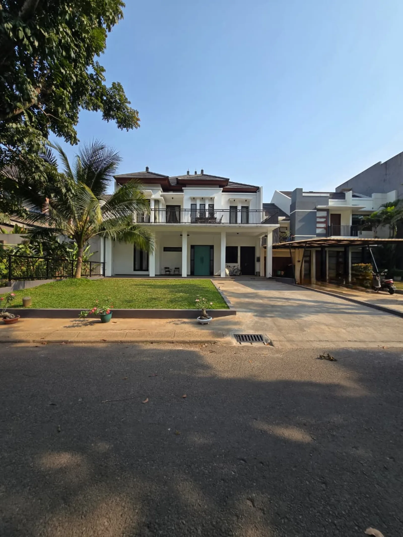 Rumah Dijual di Sektor 9 Bintaro, 2 Lantai dengan 7 Kamar Tidur dan Tanah 312 m²