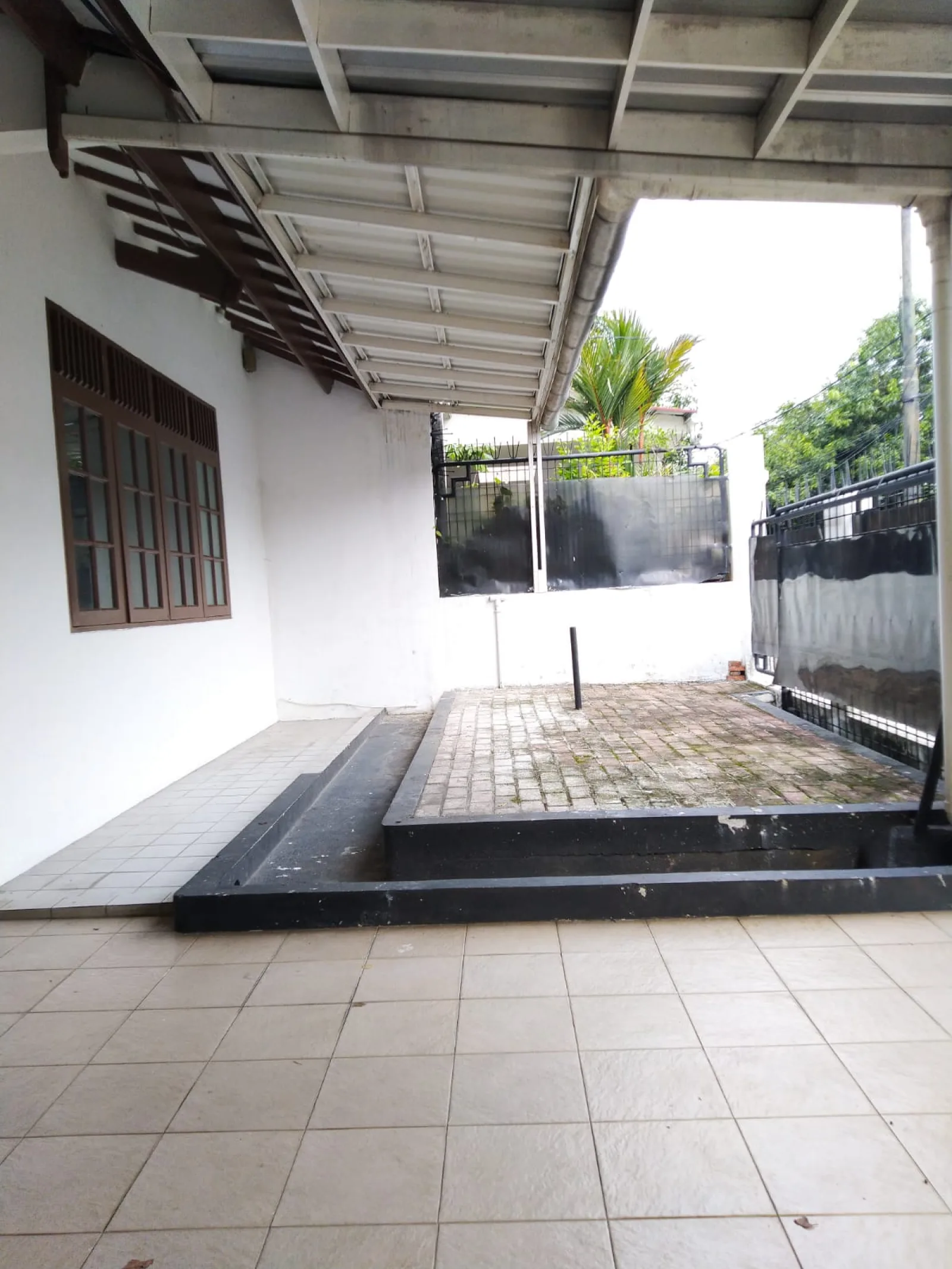 Rumah Dijual di Sektor 1 Bintaro Jaya, LT 138 m² dengan 2 Kamar Tidur dan Carport 2 Mobil