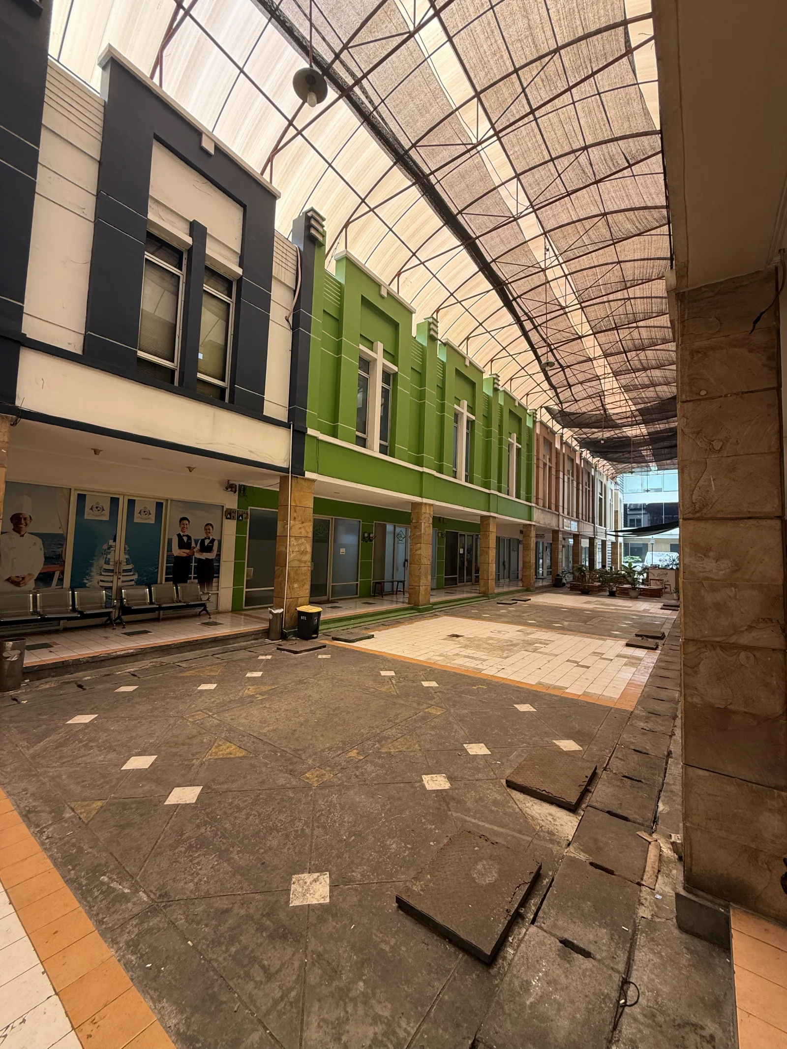 Rumah Disewakan di Bintaro Sektor 7, 2 Lantai dengan Carport dan SHM