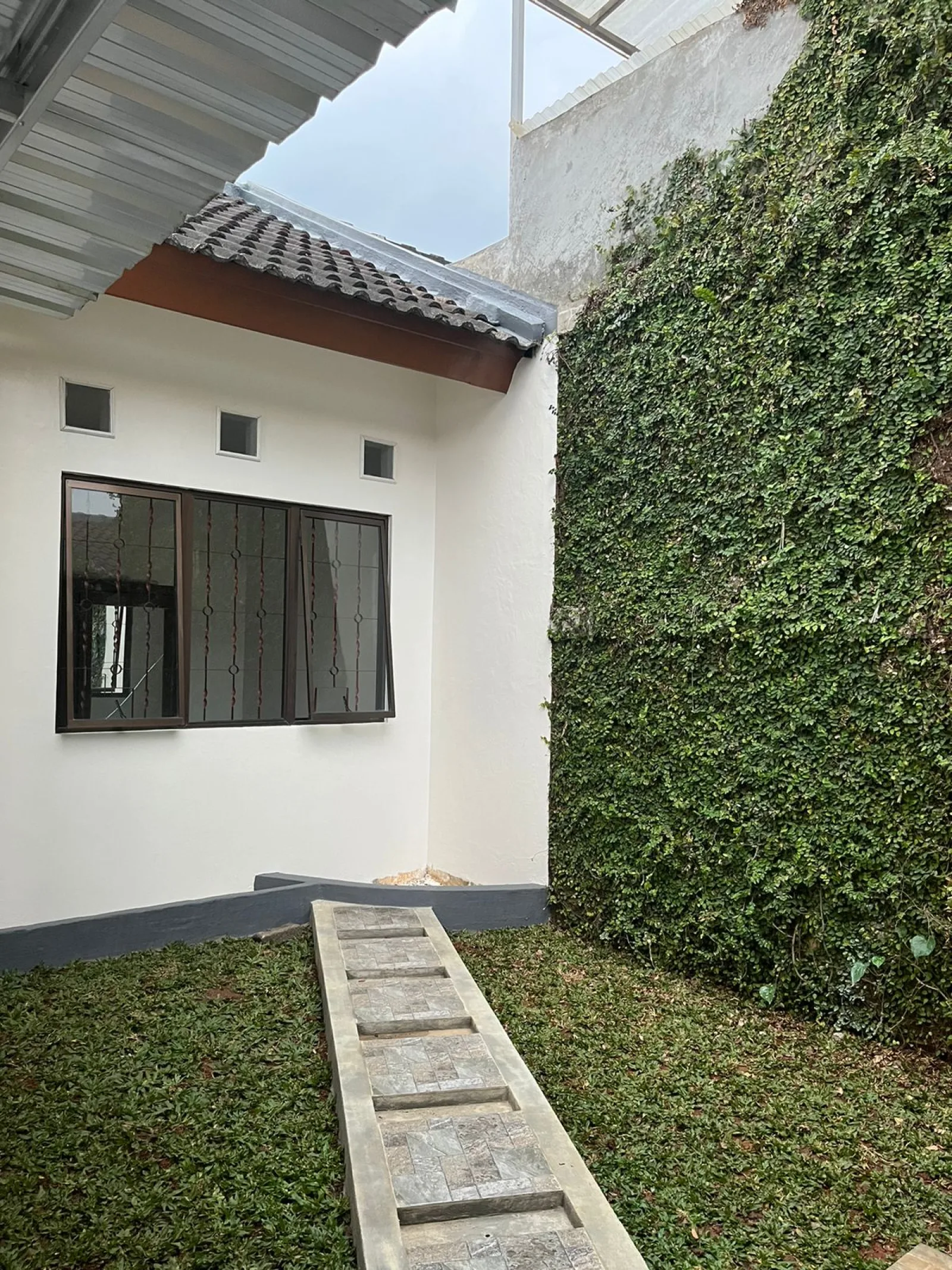 Rumah Disewakan di Graha Bintaro, LT 105 m² dengan 2 Kamar Tidur dan Halaman Belakang