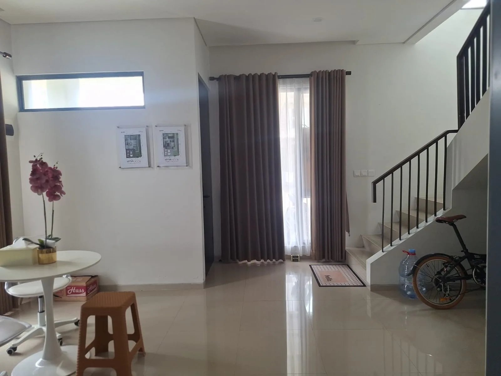 Rumah Nyaman di Graha Raya dengan 3 Kamar Tidur dan Carport 2 Mobil