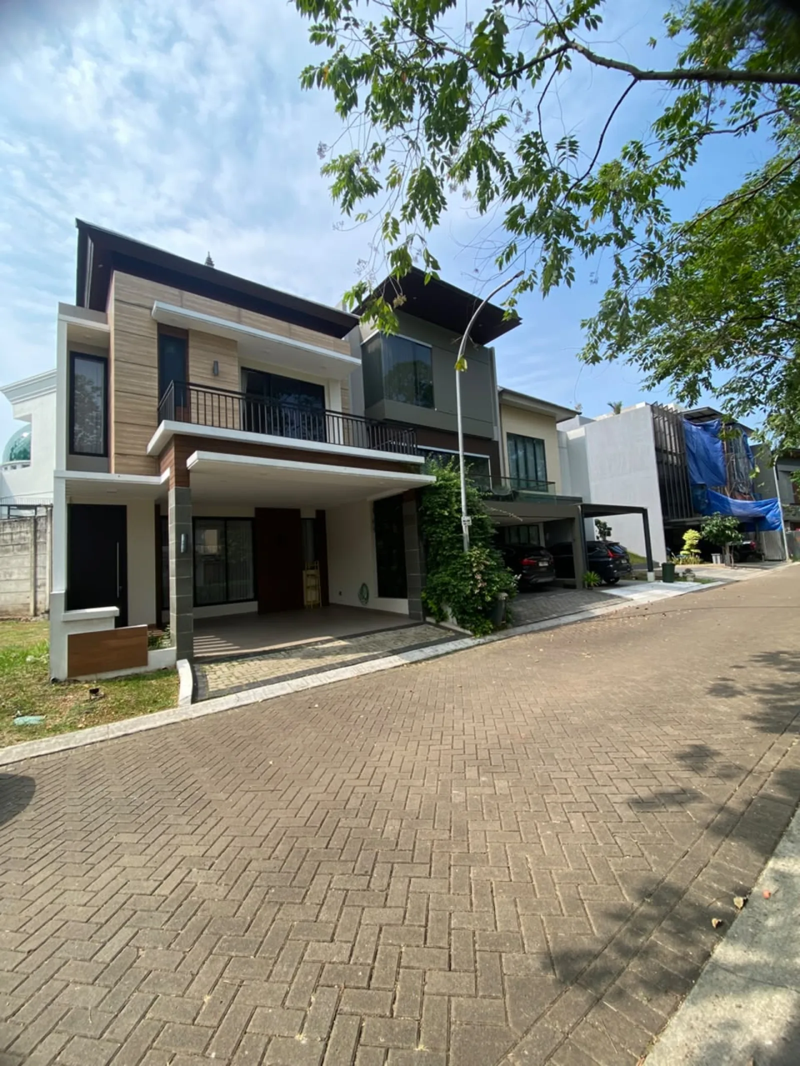 Rumah Nyaman di Discovery Bintaro dengan 3 Kamar Tidur dan Carport 2 Mobil