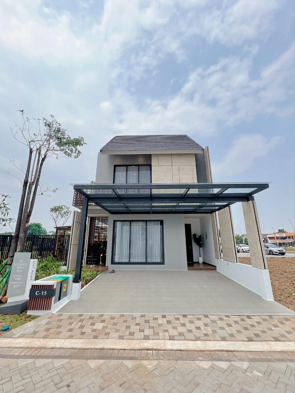 Rumah baru Tropical Modern dekat toll parigi di Botanica Aralia Bintaro