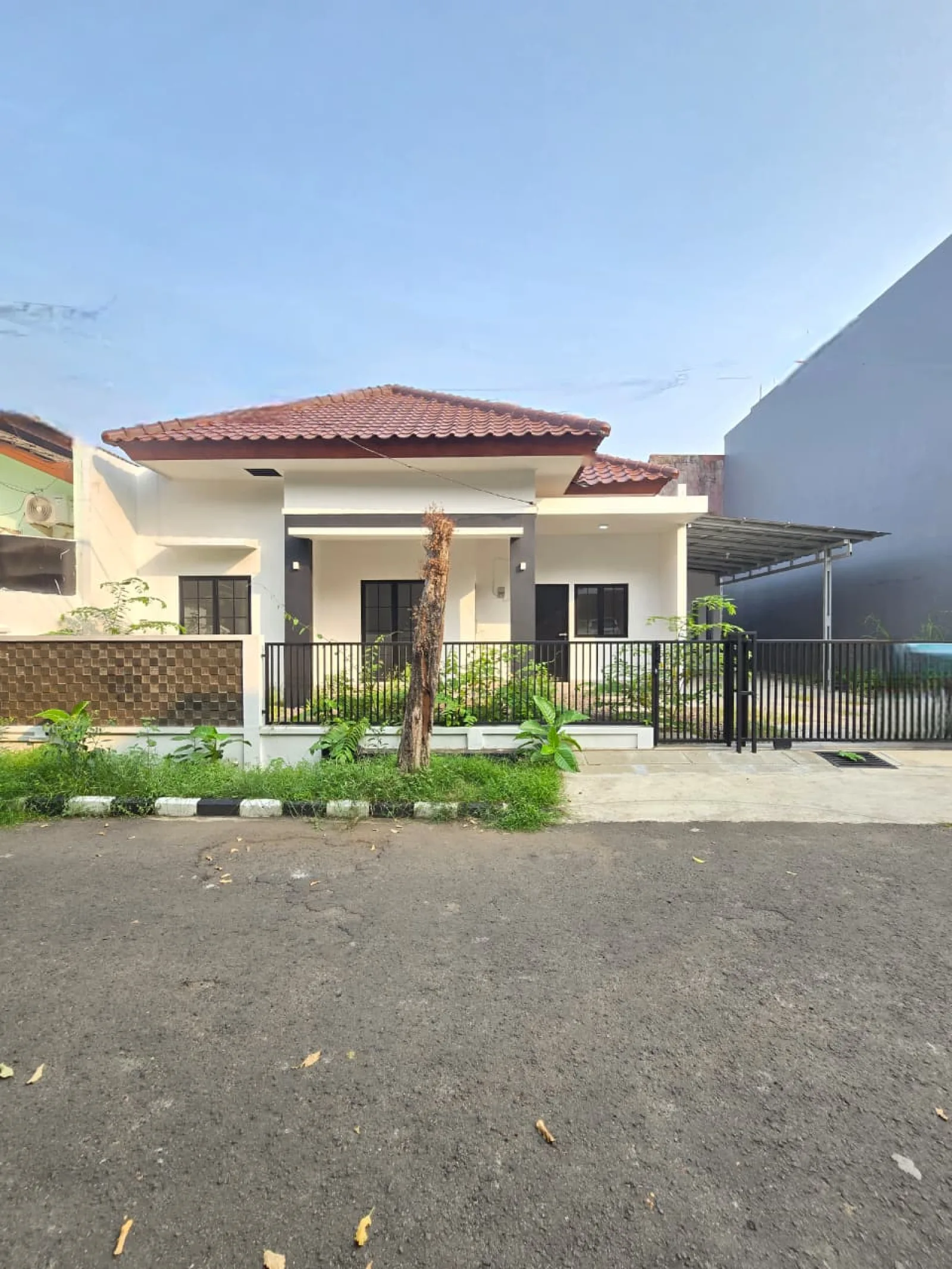 Dijual Rumah siap Huni dekat Club House di Permata Bintaro Sektor 9.